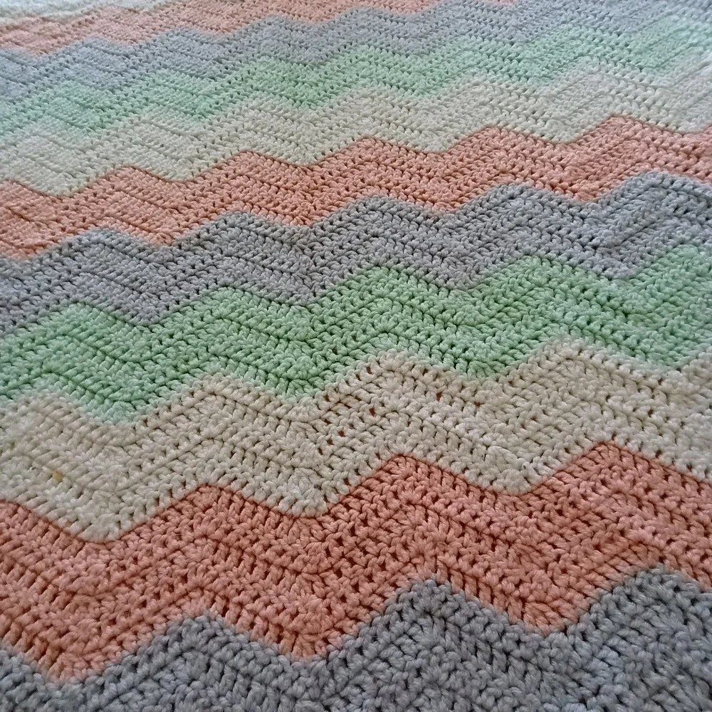 Handmade Granny Afghan Chevron‎ Throw Blanket 61.5 x 47.5 Multicolor